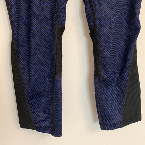 Nike DRI-FIT Capri Tights - Picture 3 of 7